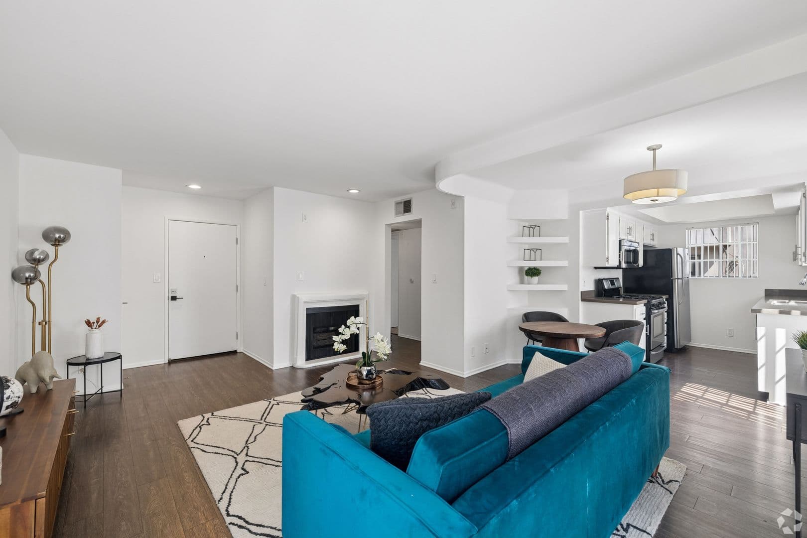North Hollywood Apartment: 4824 Craner Ave