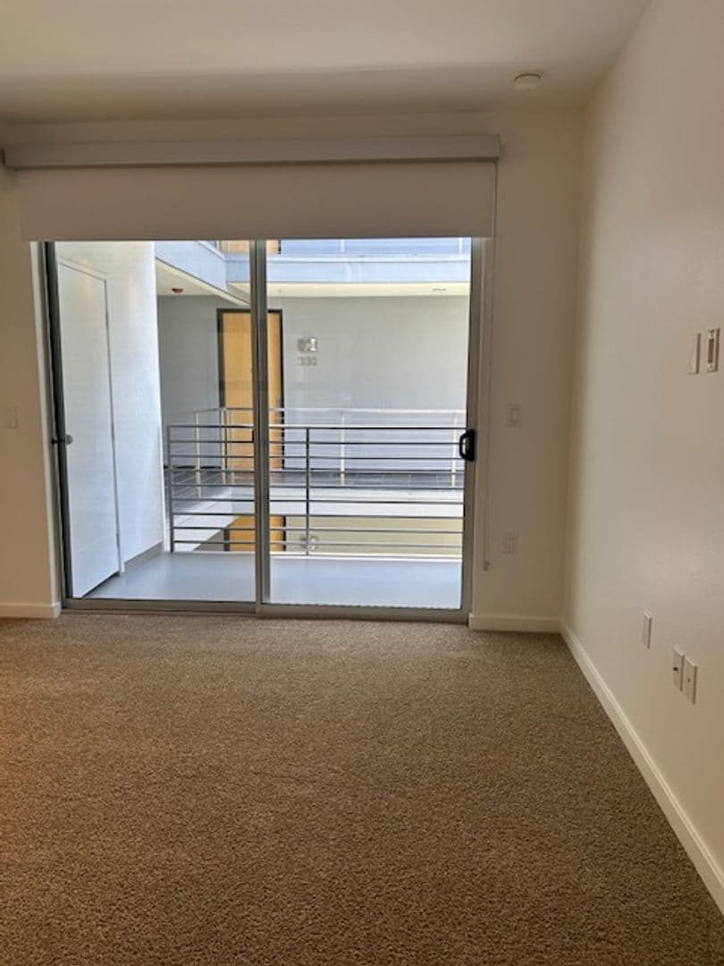 Los Angeles Apartment: 801 N Fairfax Ave