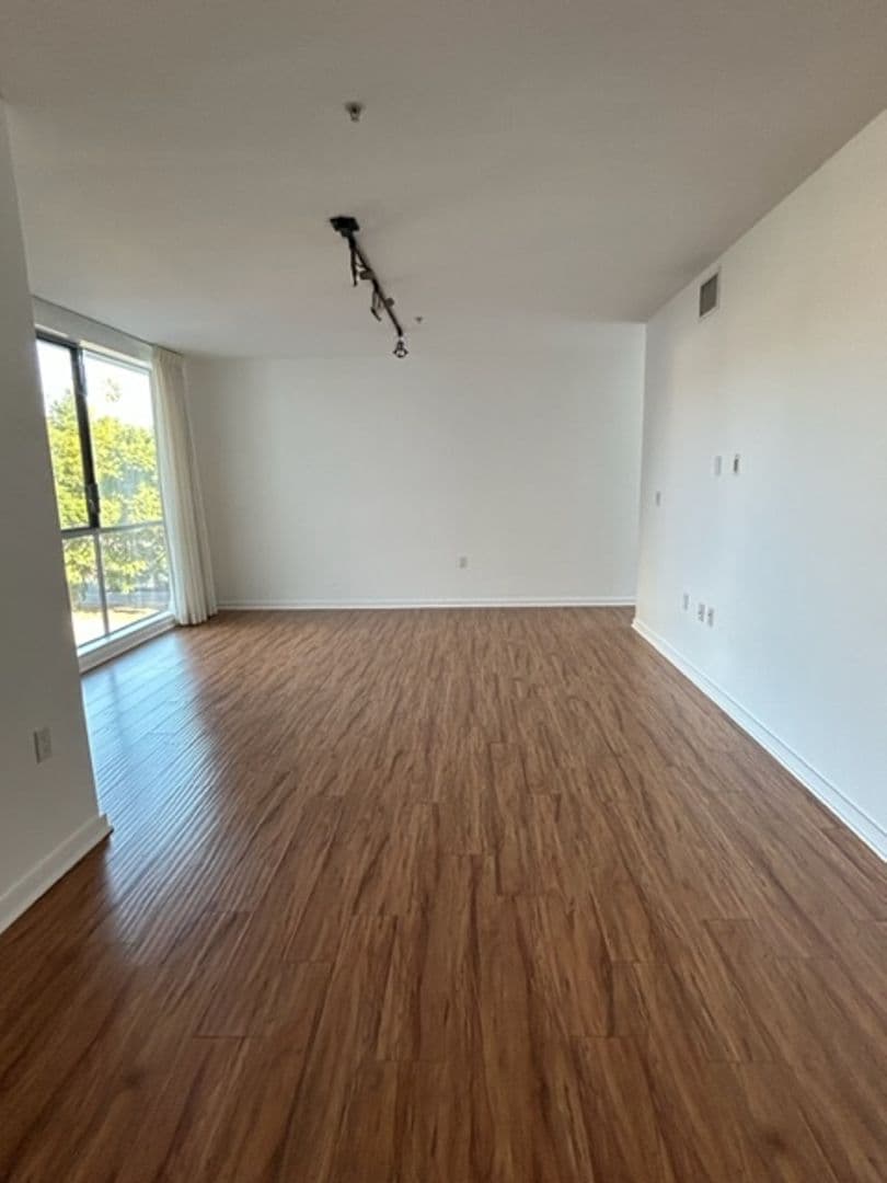 Los Angeles Apartment: 801 N Fairfax Ave