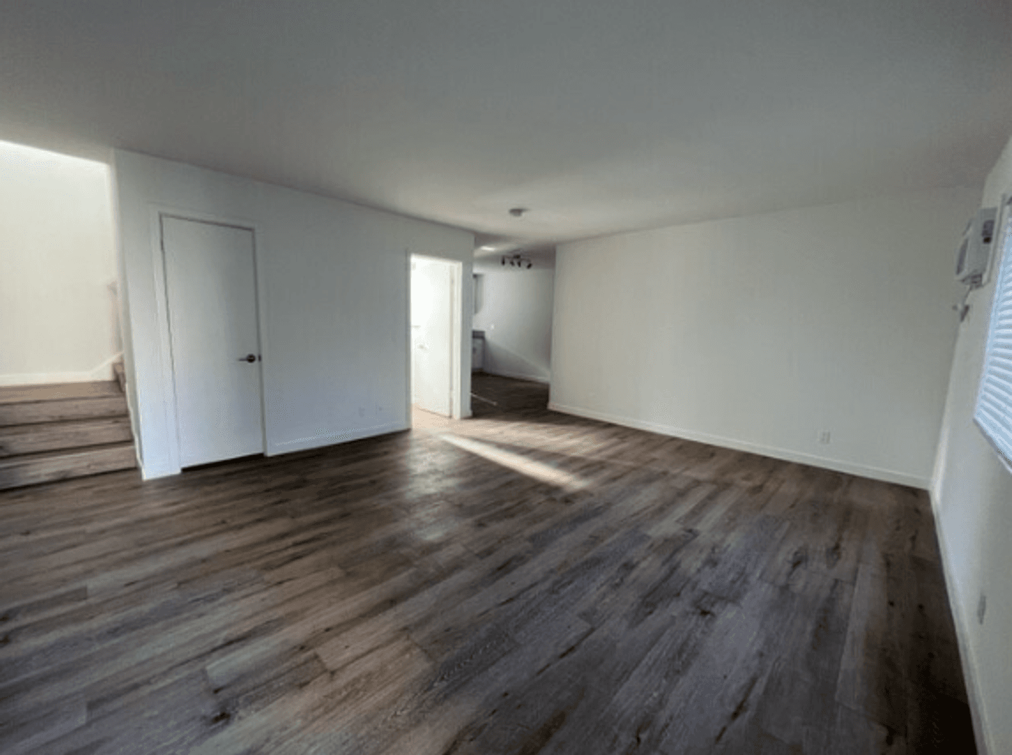 Burbank Apartment: 520 E Magnolia Blvd