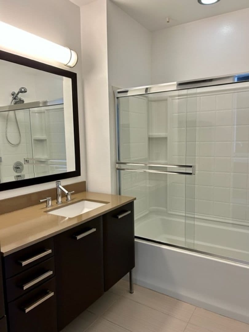 Los Angeles Apartment: 801 N Fairfax Ave