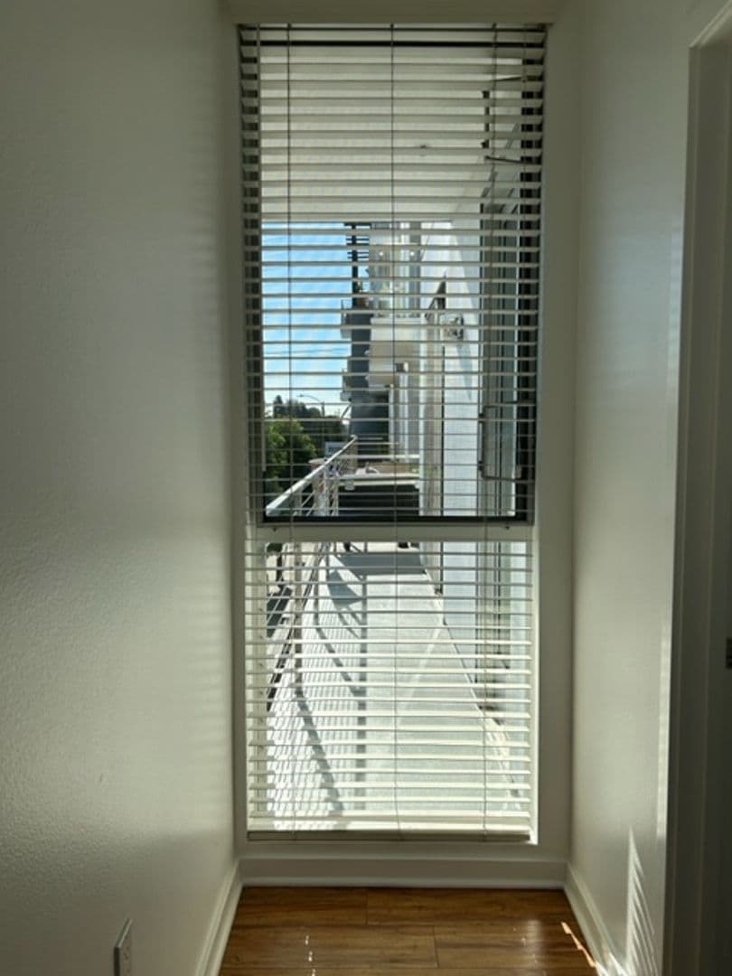 Los Angeles Apartment: 801 N Fairfax Ave