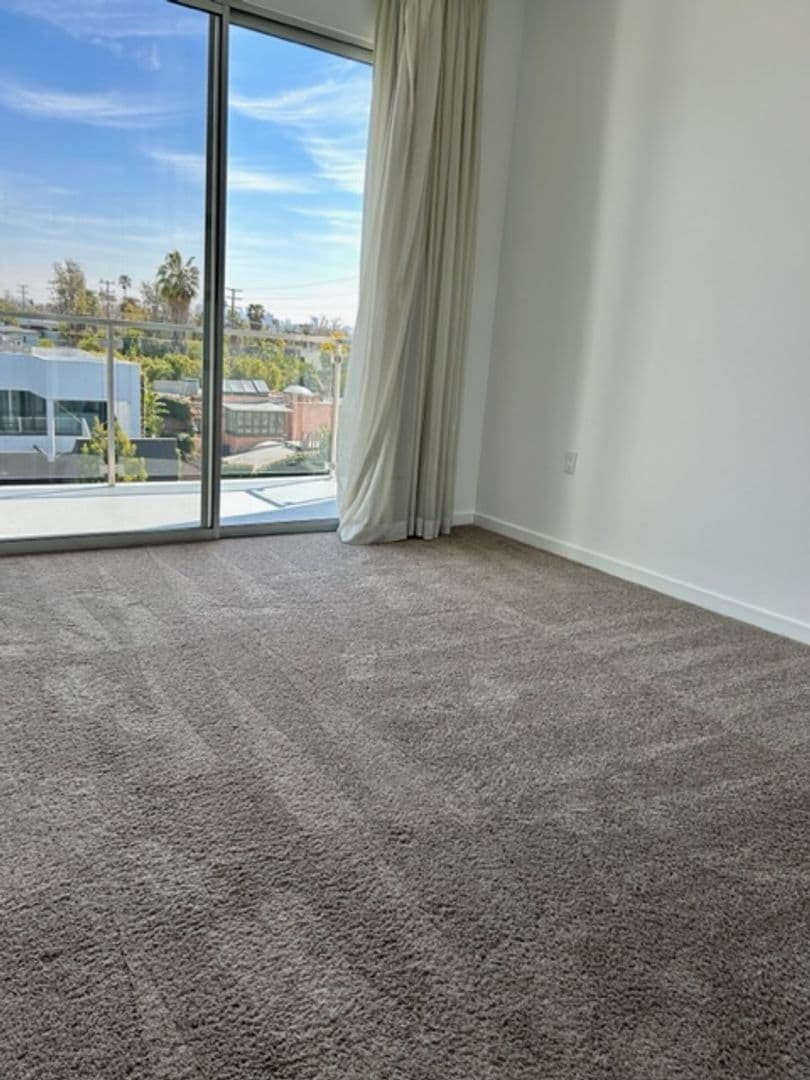 Los Angeles Apartment: 801 N Fairfax Ave