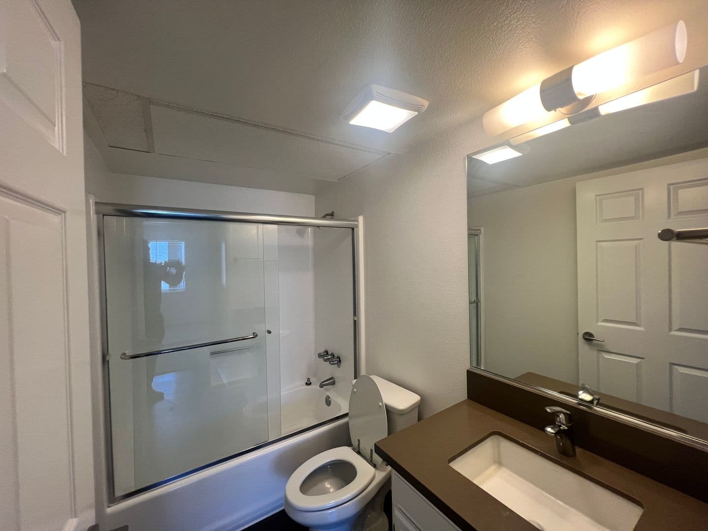 Toluca Lake Apartment: 4426 Cahuenga Blvd.