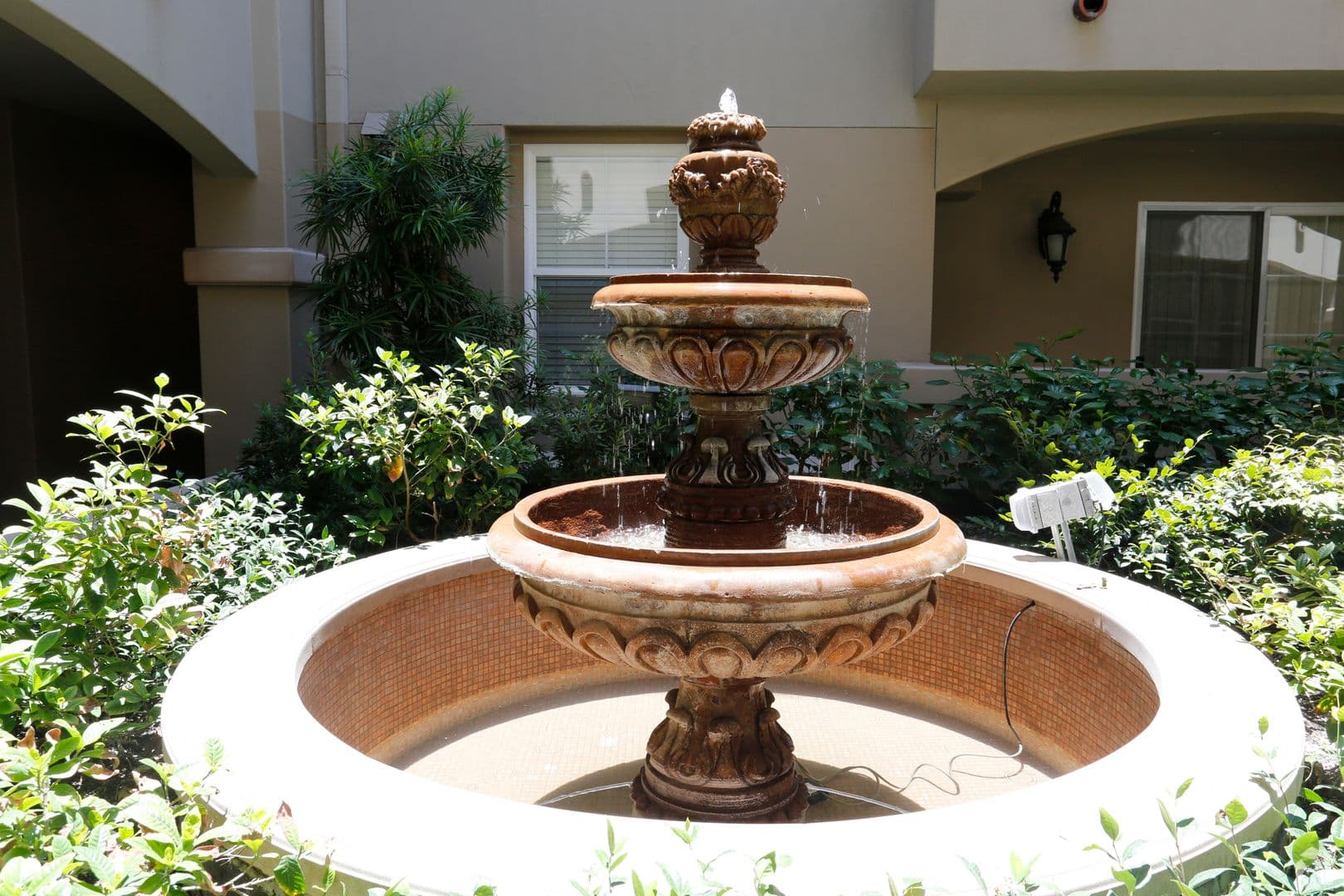 Toluca Lake Apartment: 10620 Whipple St