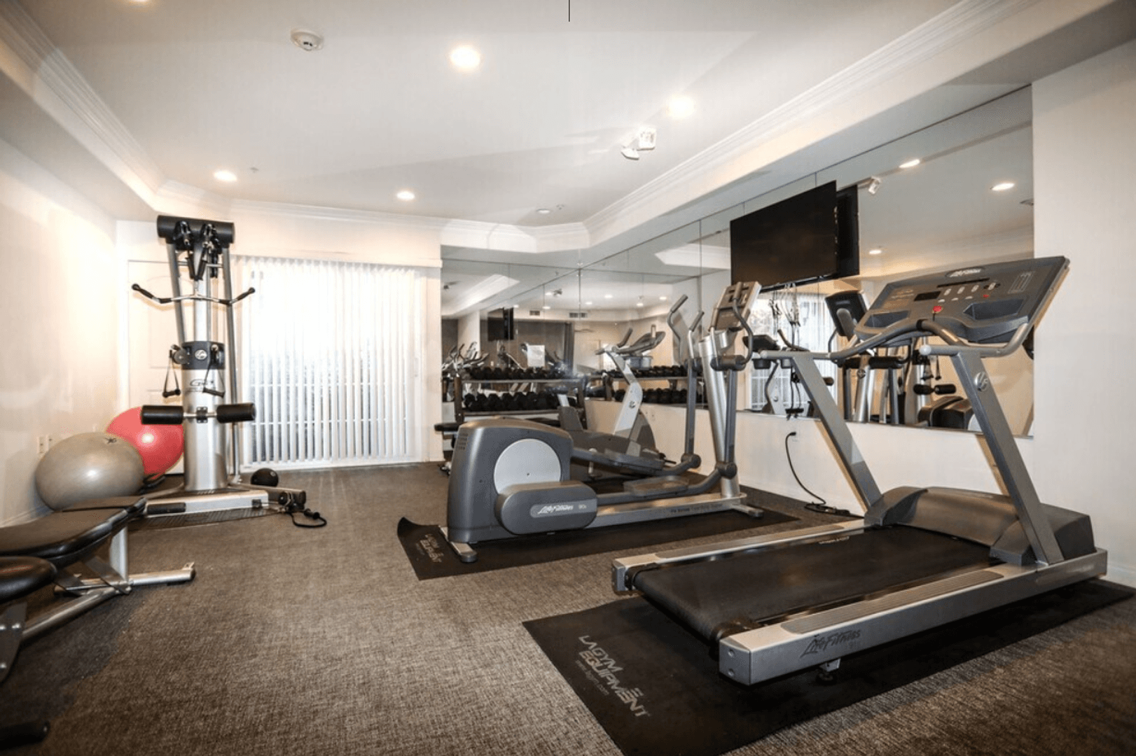 Toluca Lake Apartment: 10620 Whipple St