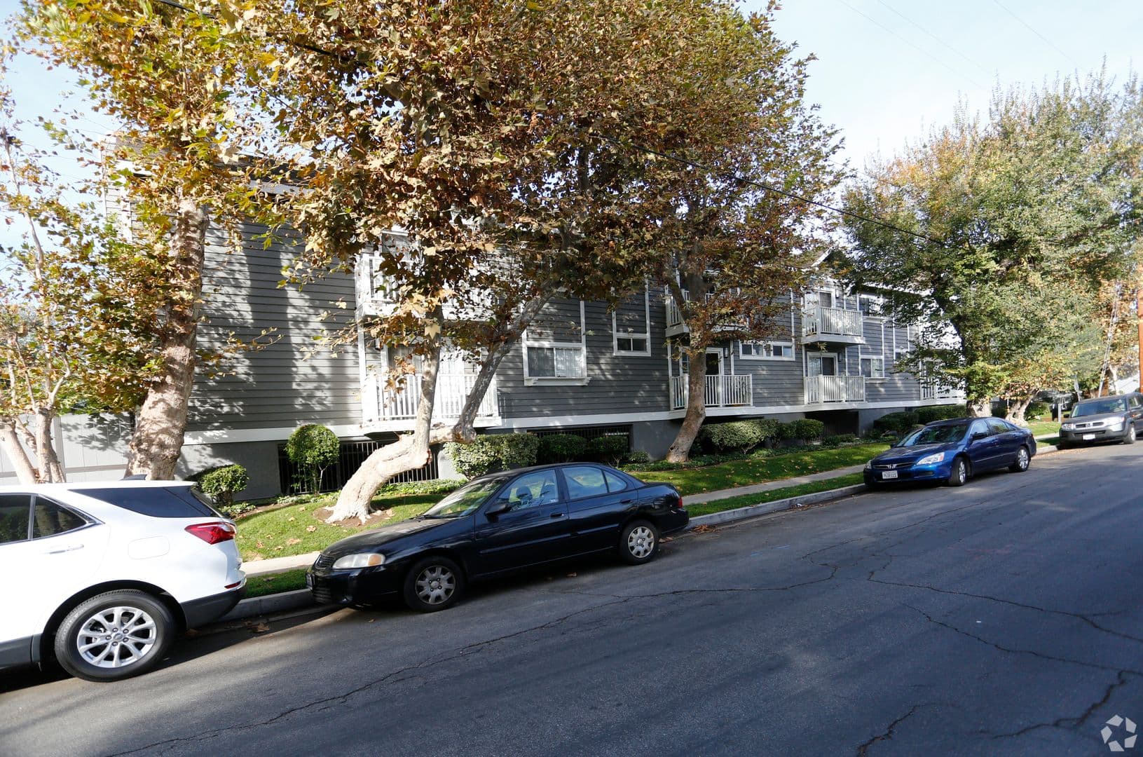 North Hollywood Apartment: 10740 Blix St