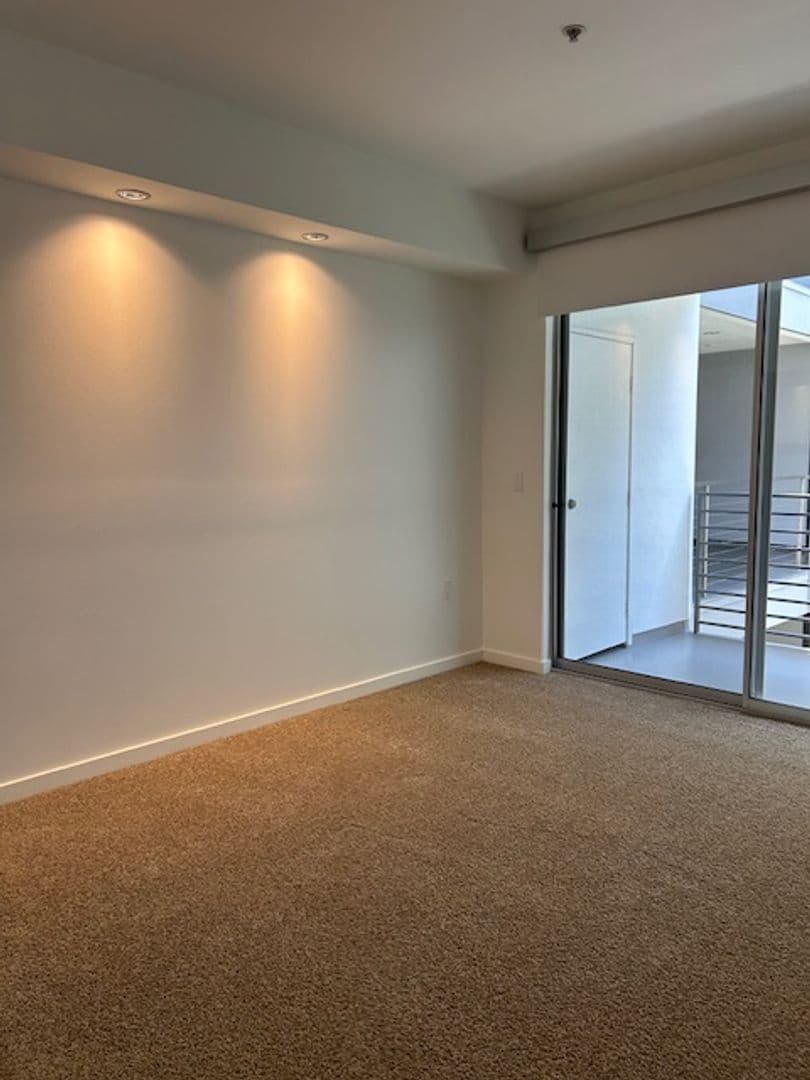 Los Angeles Apartment: 801 N Fairfax Ave