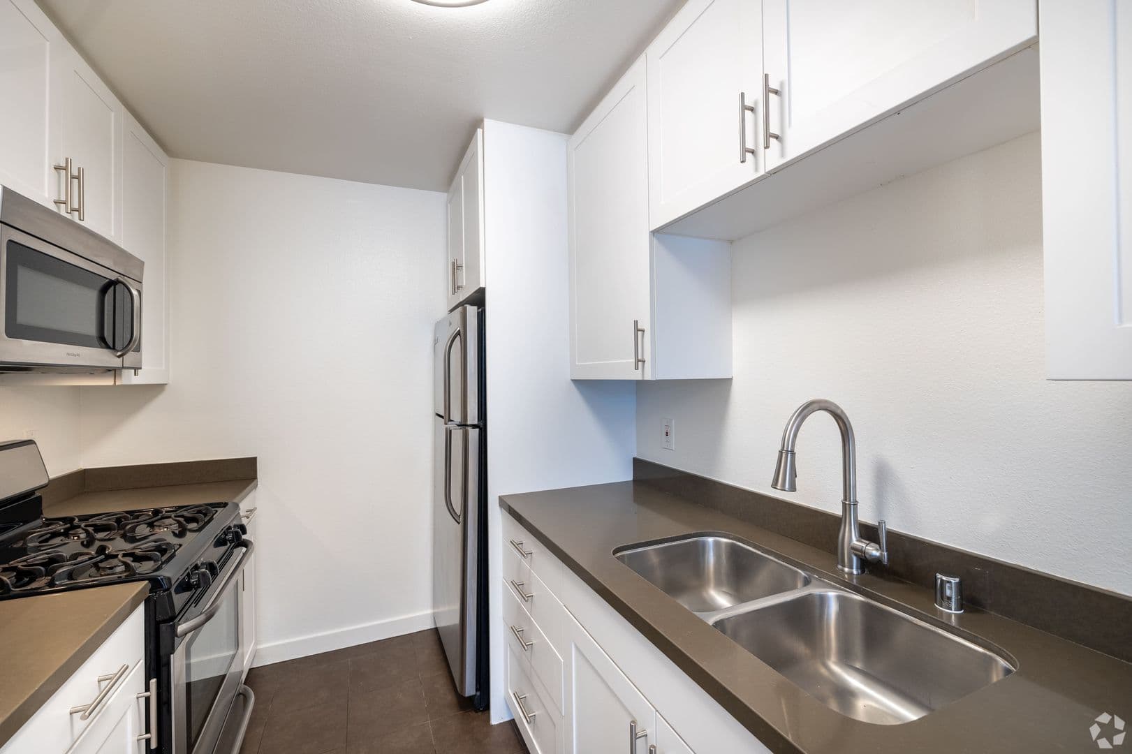 North Hollywood Apartment: 10740 Blix St