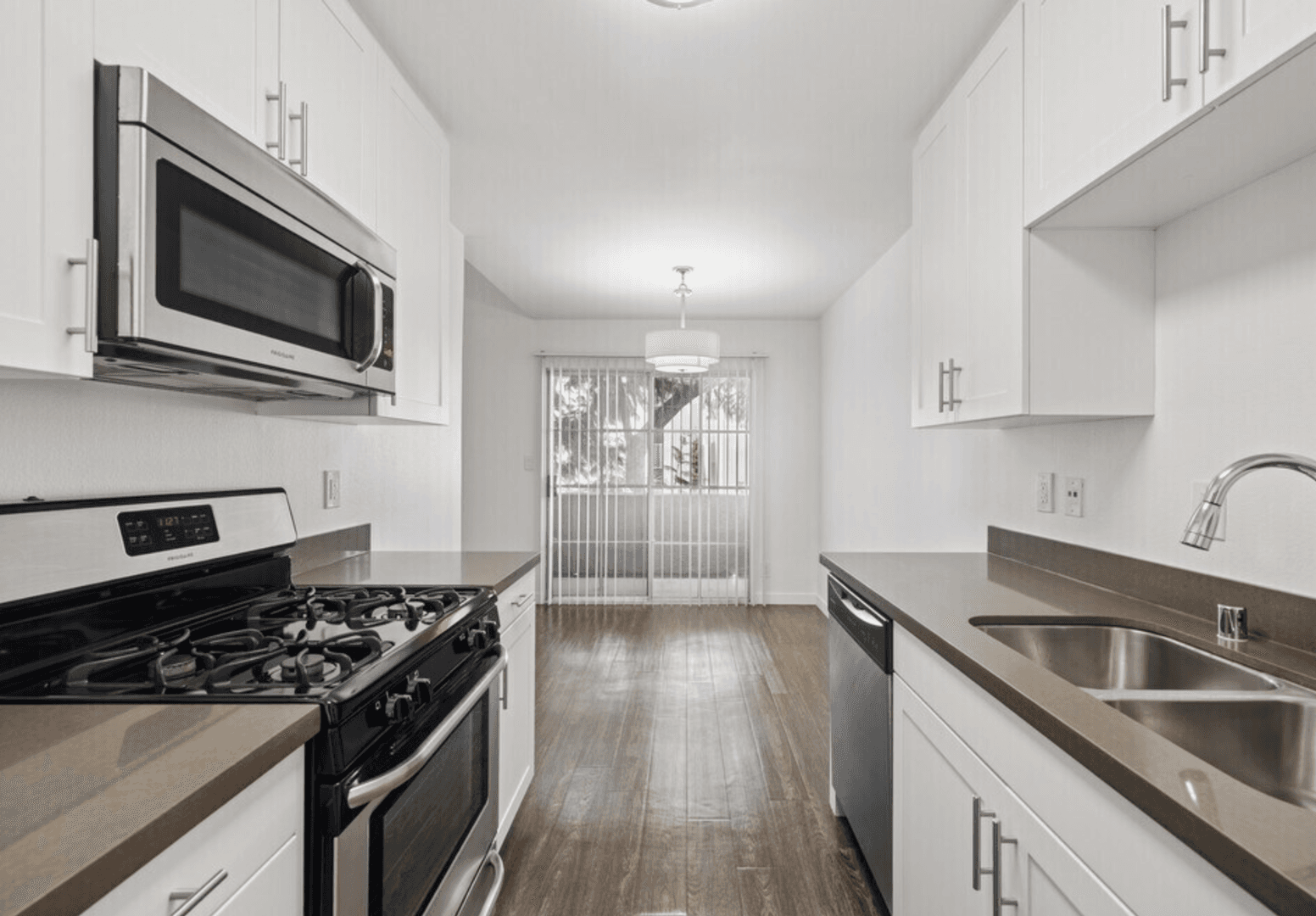 North Hollywood Apartment: 4824 Craner Ave