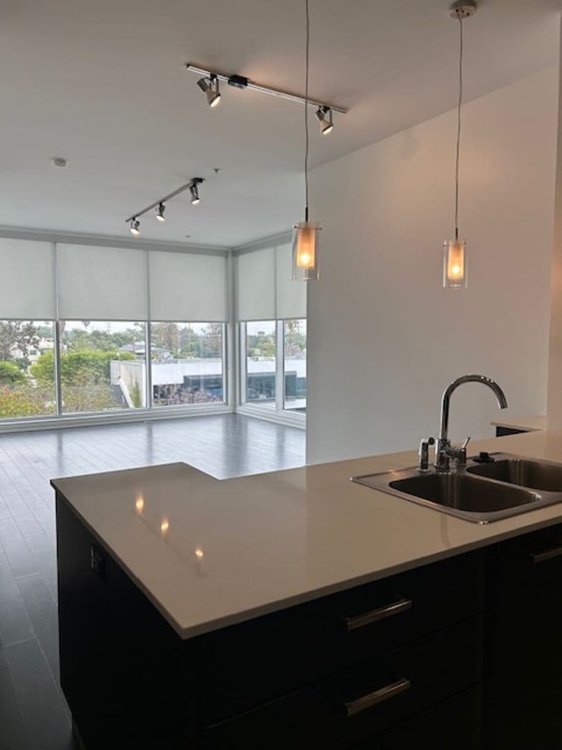 Los Angeles Apartment: 801 N Fairfax Ave
