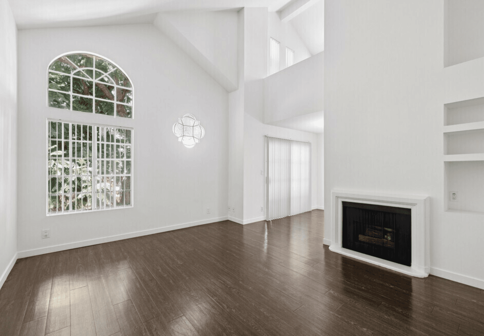 North Hollywood Apartment: 4824 Craner Ave