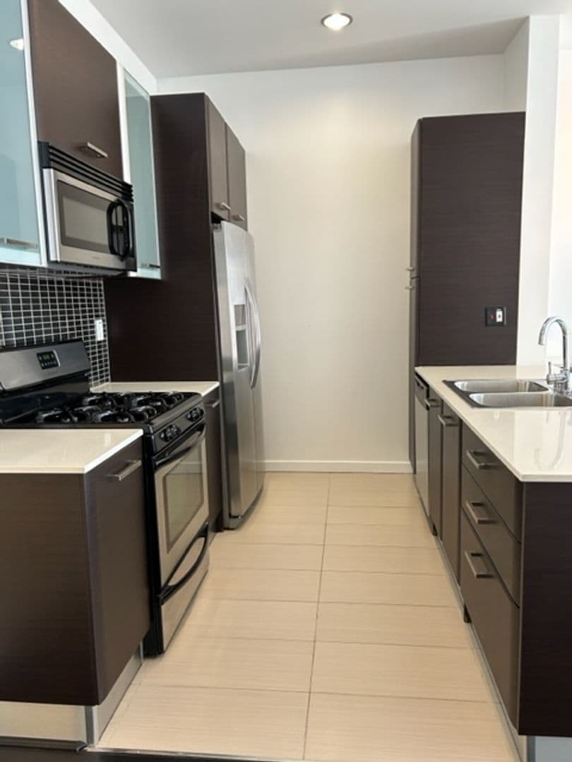 Los Angeles Apartment: 801 N Fairfax Ave