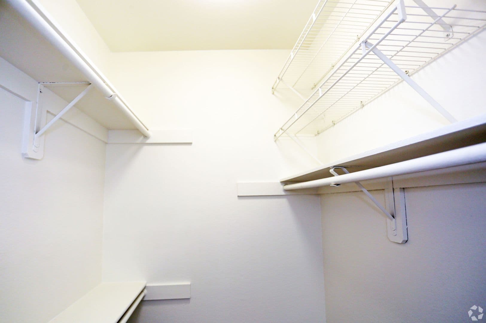 North Hollywood Apartment: 10740 Blix St