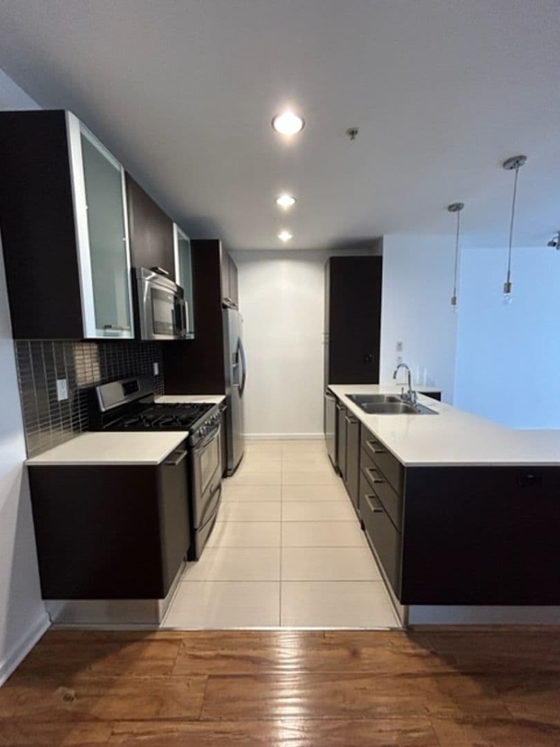 Los Angeles Apartment: 801 N Fairfax Ave