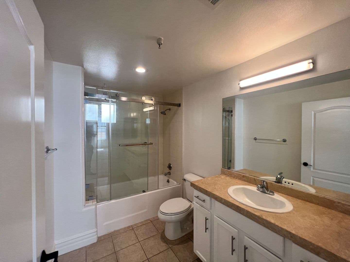 Studio City Apartment: 12246 Moorpark St