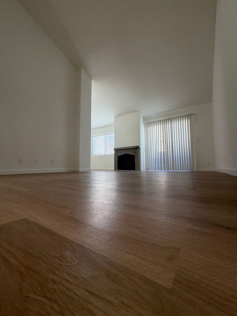 North Hollywood Apartment: 10930 Otsego St.
