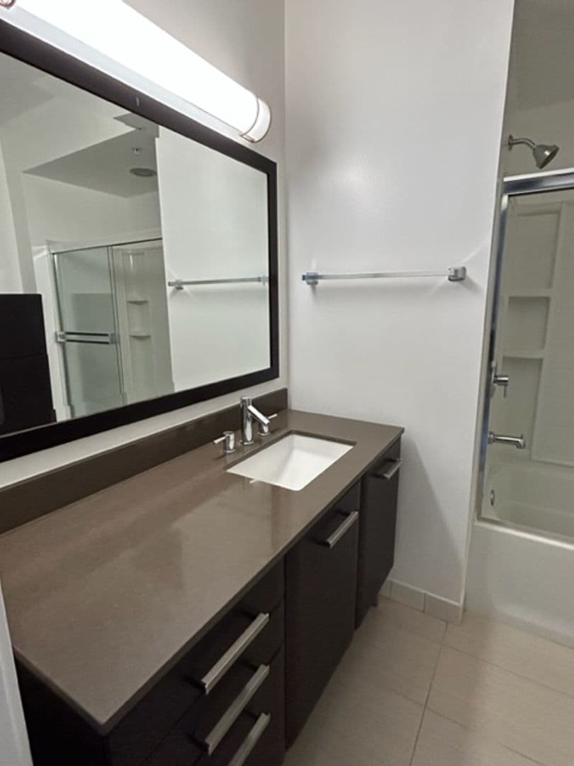 Los Angeles Apartment: 801 N Fairfax Ave