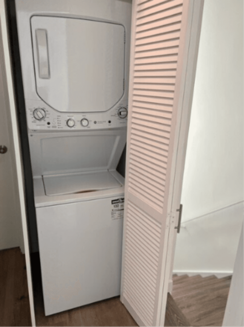 Burbank Apartment: 520 E Magnolia Blvd