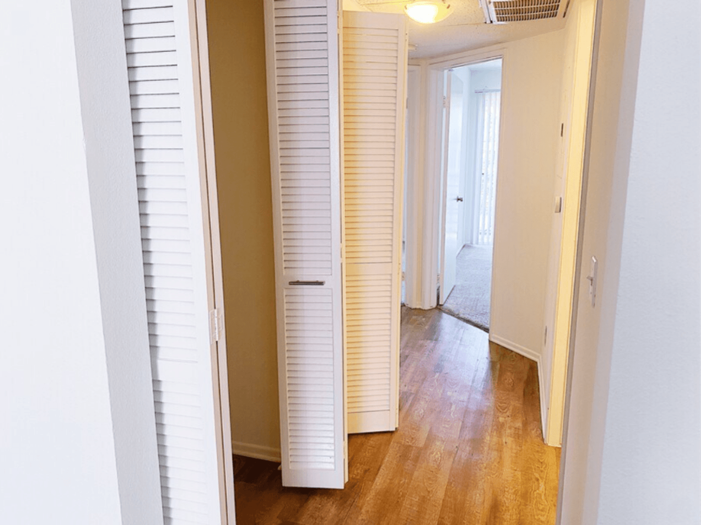 North Hollywood Apartment: 10930 Otsego St.