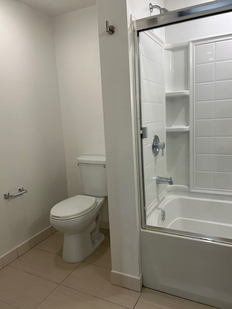 Los Angeles Apartment: 801 N Fairfax Ave