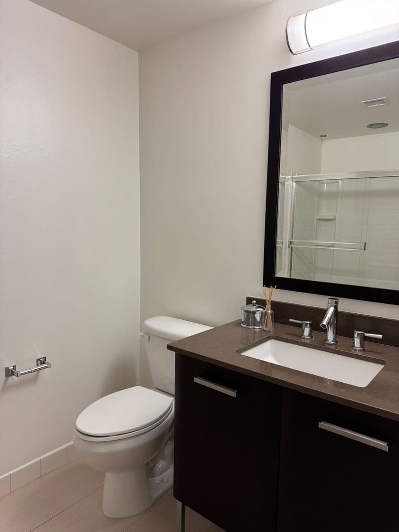 Los Angeles Apartment: 801 N Fairfax Ave