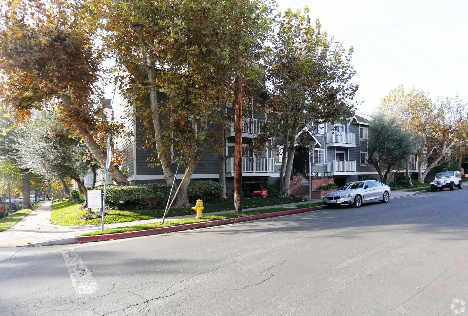 North Hollywood Apartment: 10740 Blix St