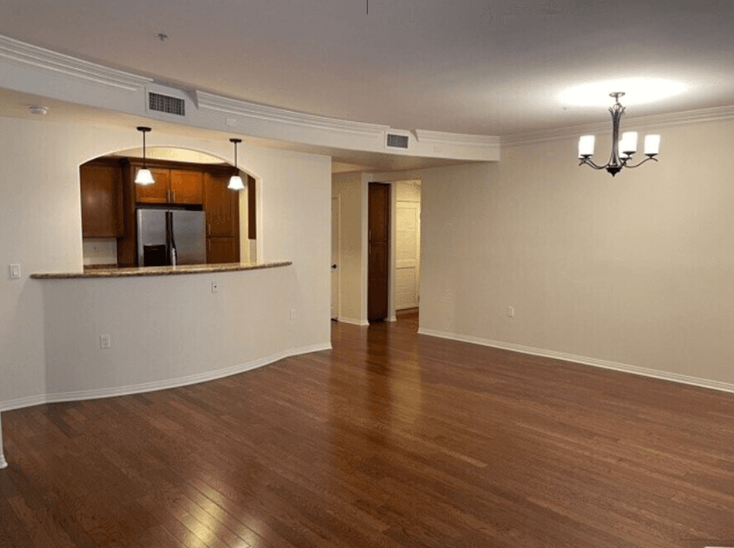 Toluca Lake Apartment: 10620 Whipple St