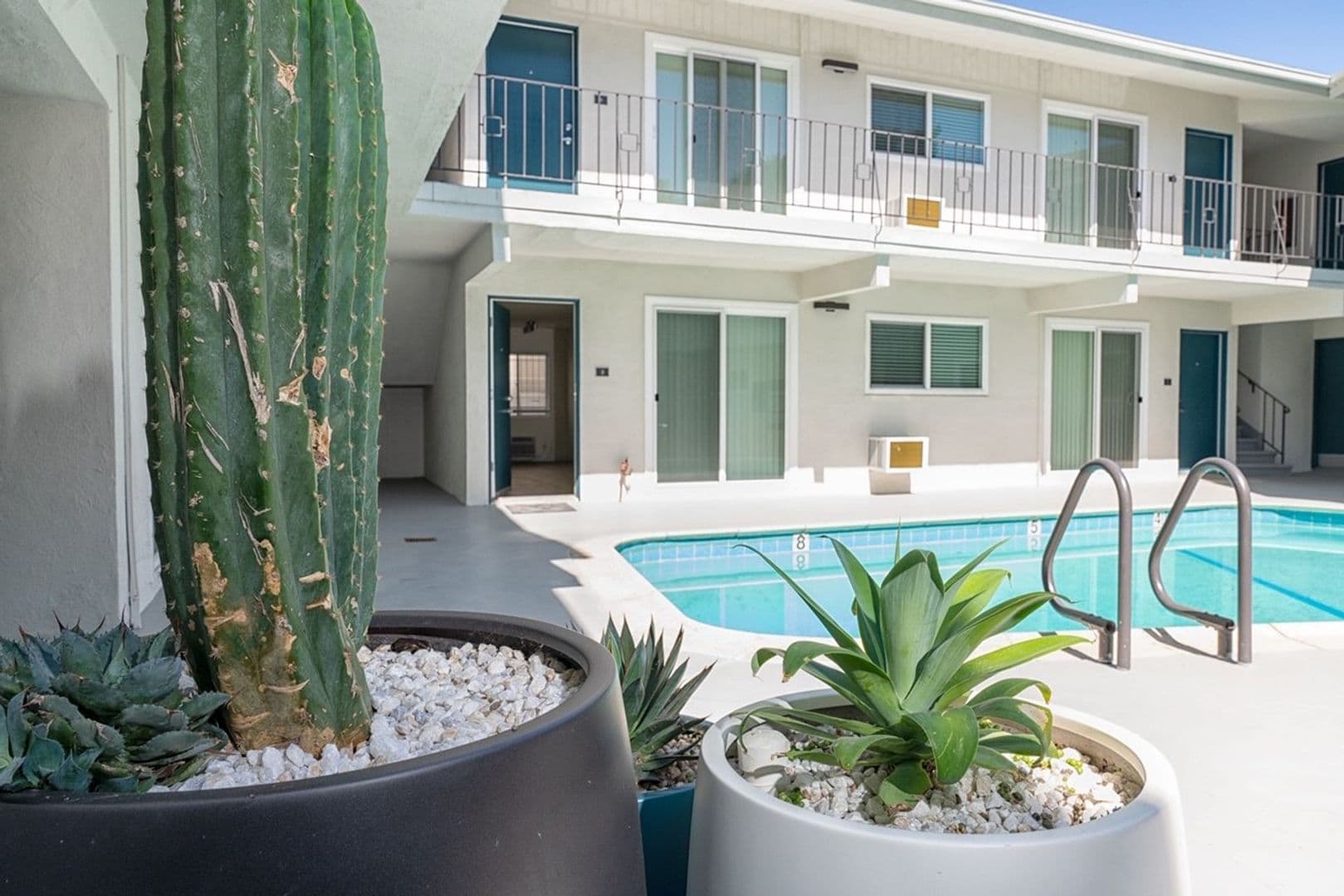 Sherman Oaks Apartment: 13429 Moorpark St.