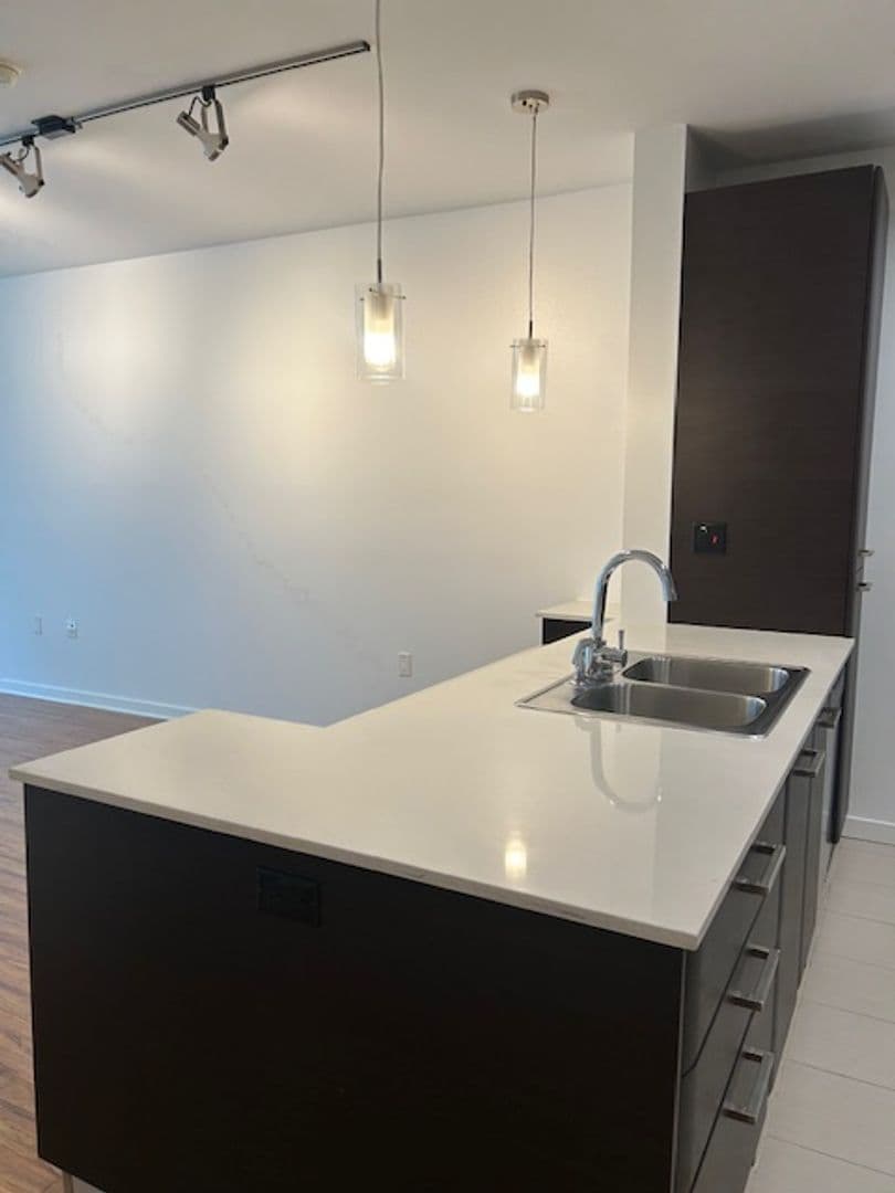 Los Angeles Apartment: 801 N Fairfax Ave