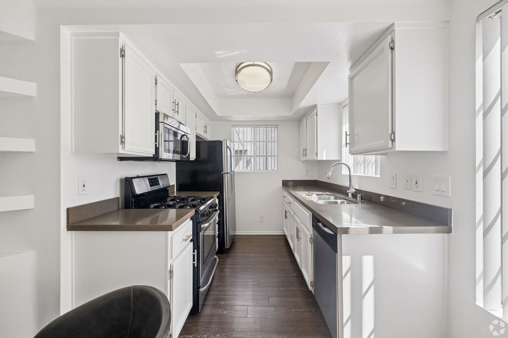 North Hollywood Apartment: 4824 Craner Ave