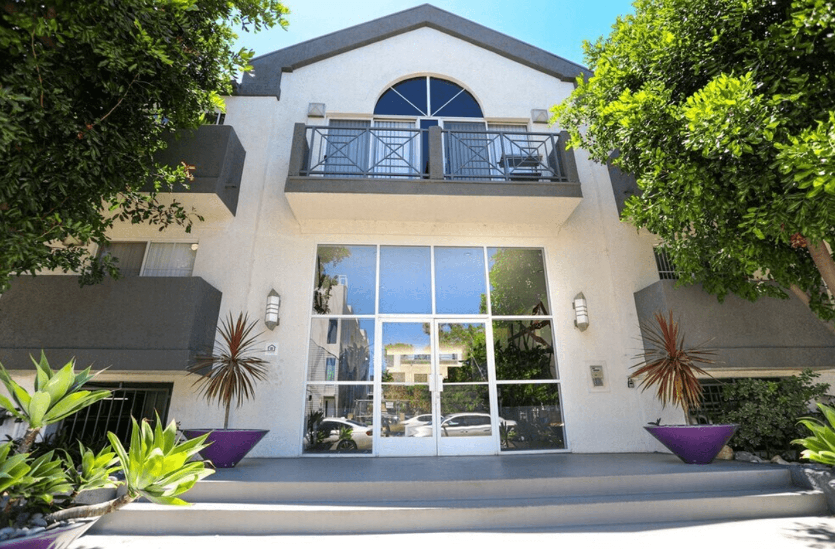 North Hollywood Apartment: 10930 Otsego St.