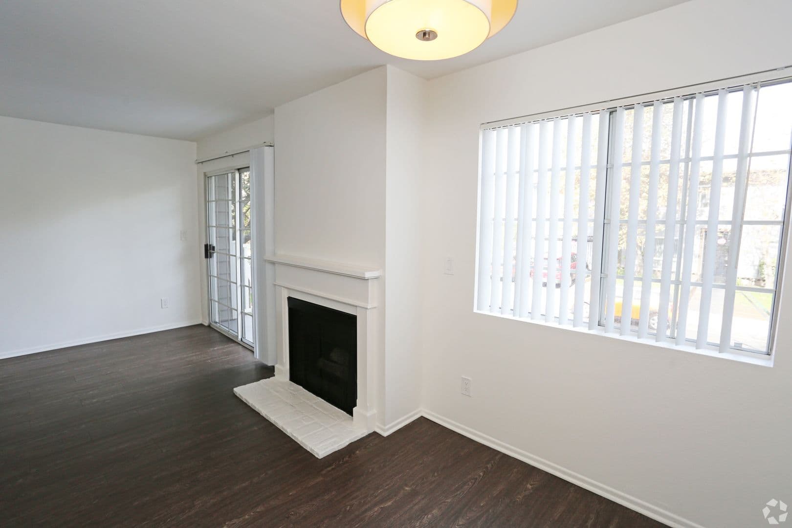 North Hollywood Apartment: 10740 Blix St