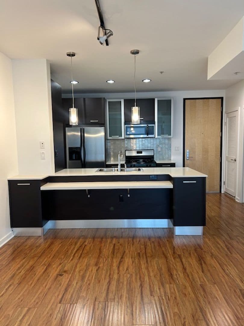 Los Angeles Apartment: 801 N Fairfax Ave