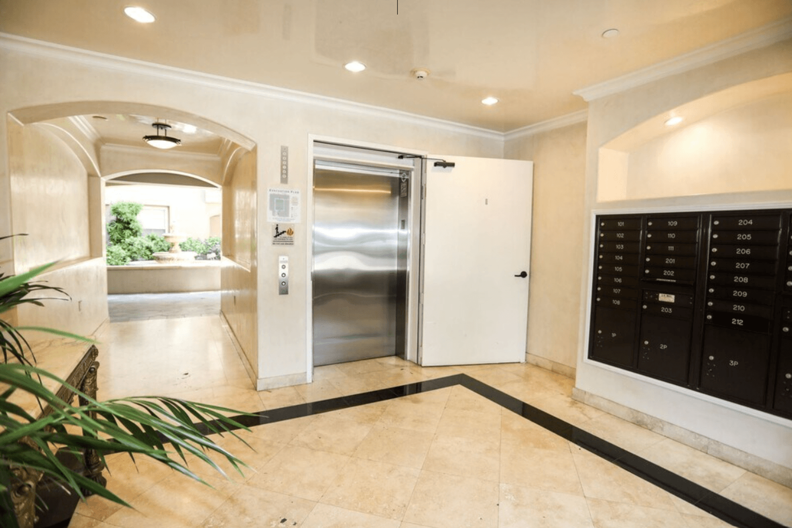 Toluca Lake Apartment: 10620 Whipple St