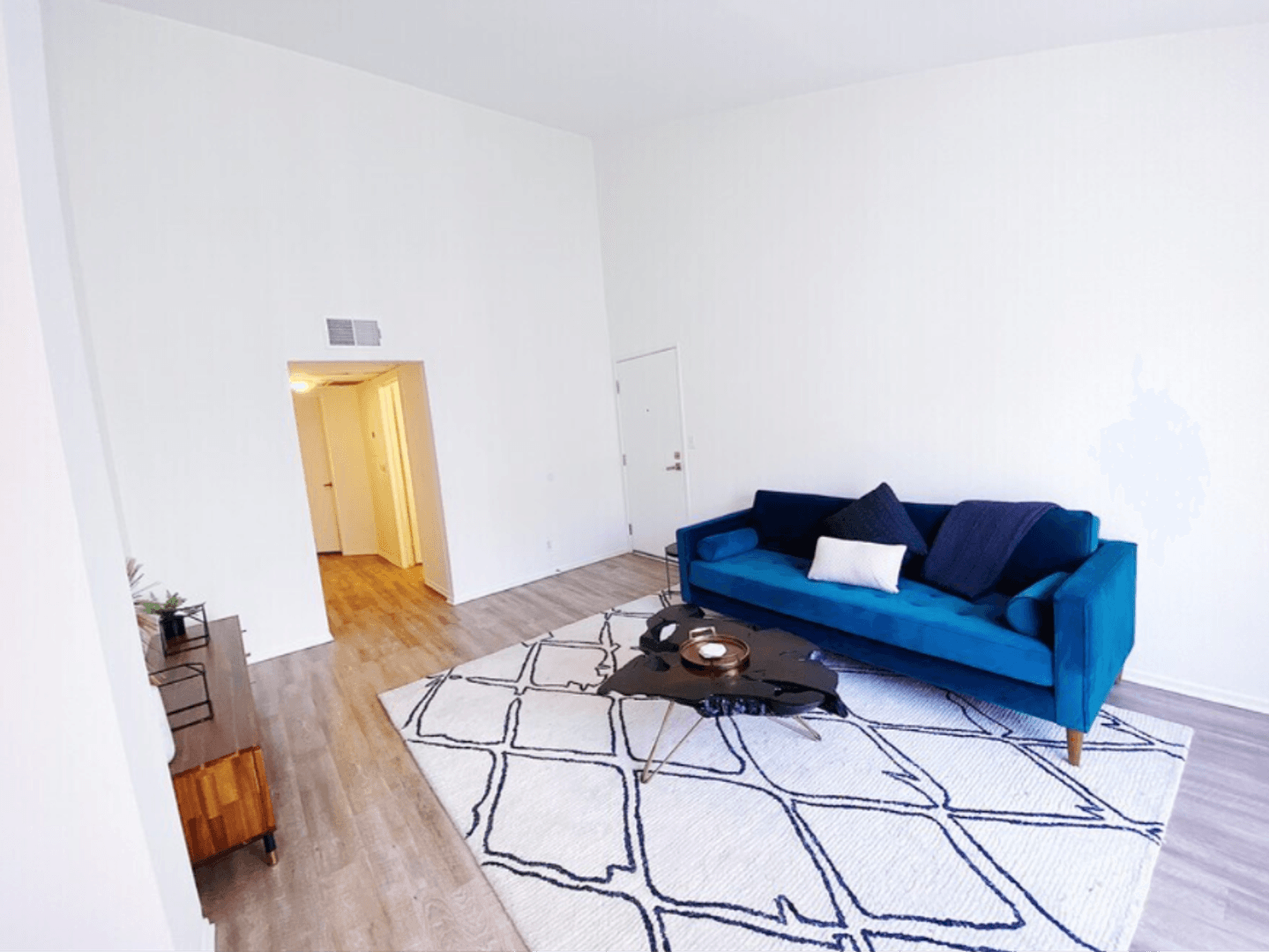 North Hollywood Apartment: 10930 Otsego St.