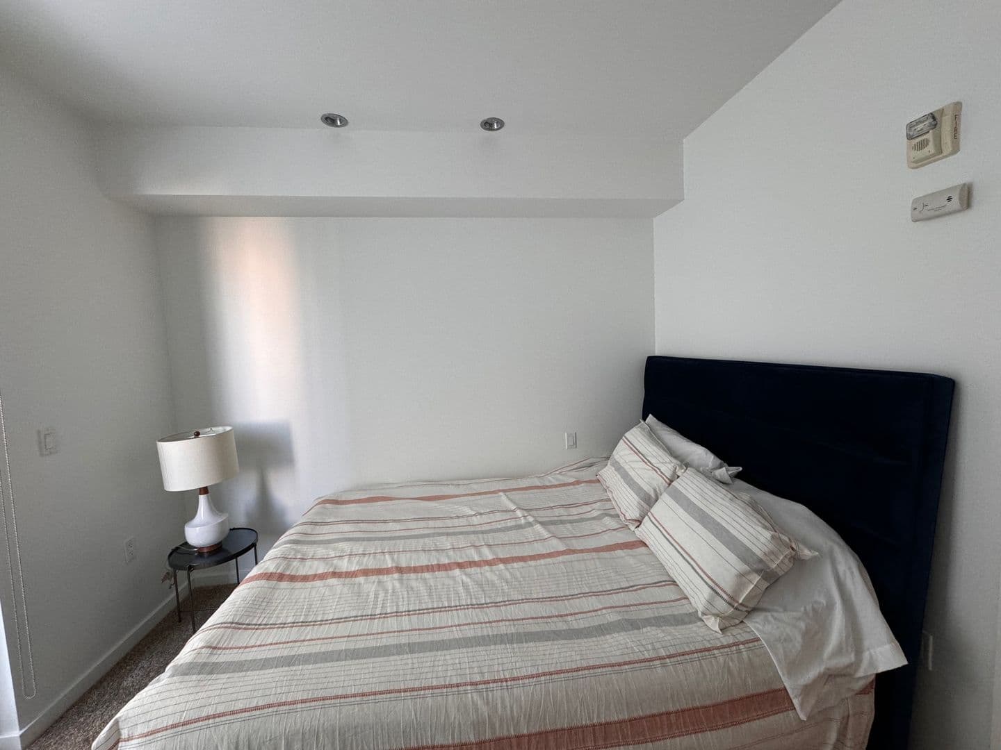 Los Angeles Apartment: 801 N Fairfax Ave