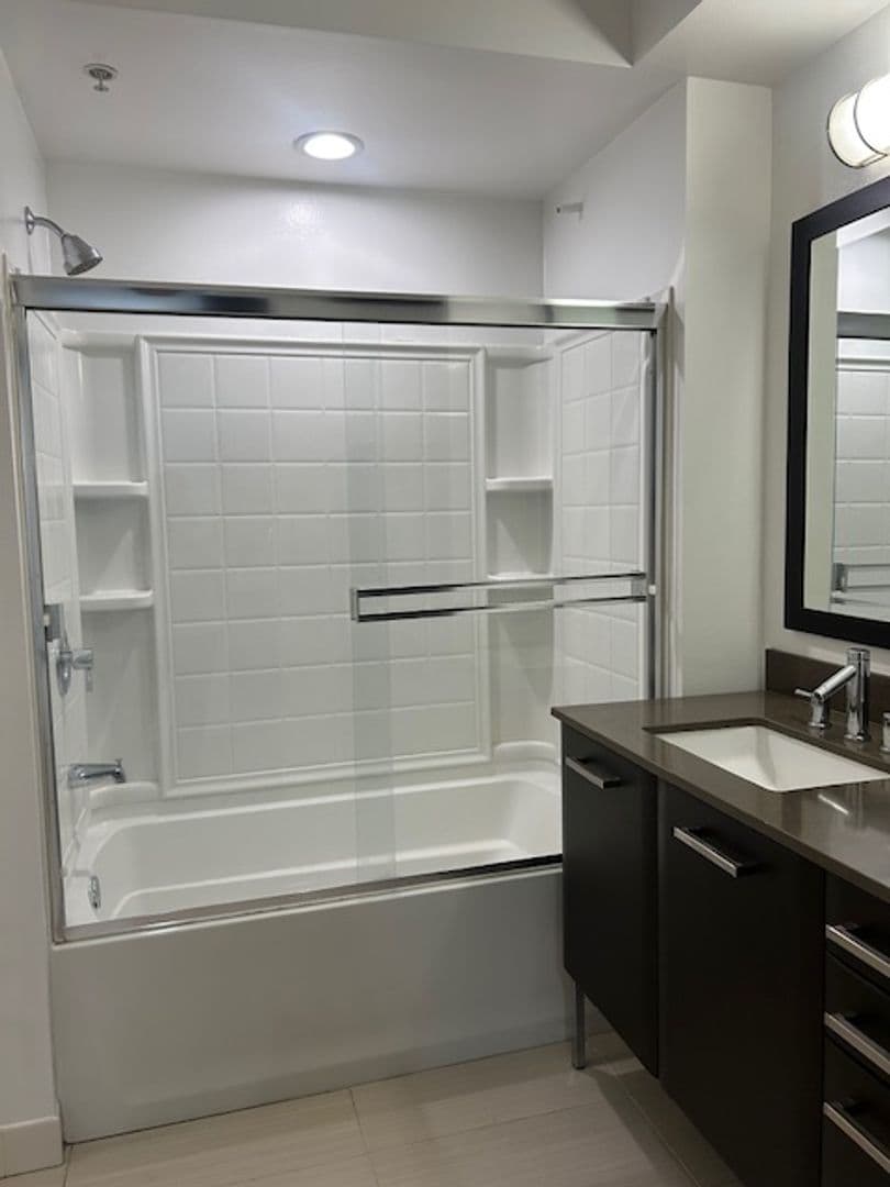 Los Angeles Apartment: 801 N Fairfax Ave