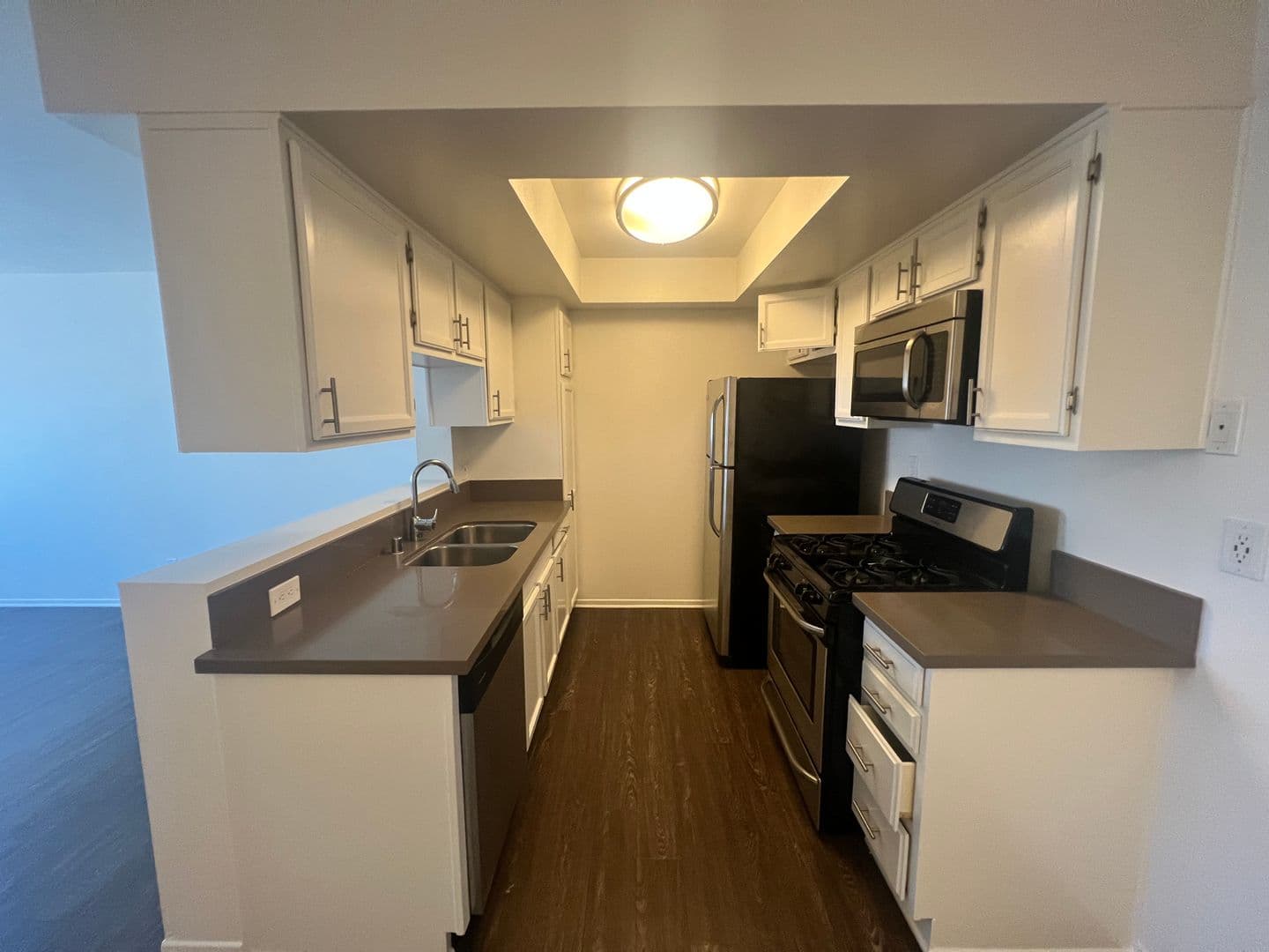 Toluca Lake Apartment: 4426 Cahuenga Blvd.
