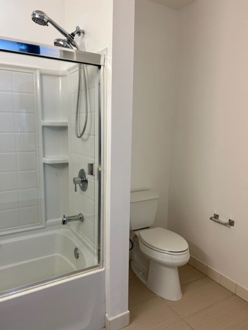Los Angeles Apartment: 801 N Fairfax Ave