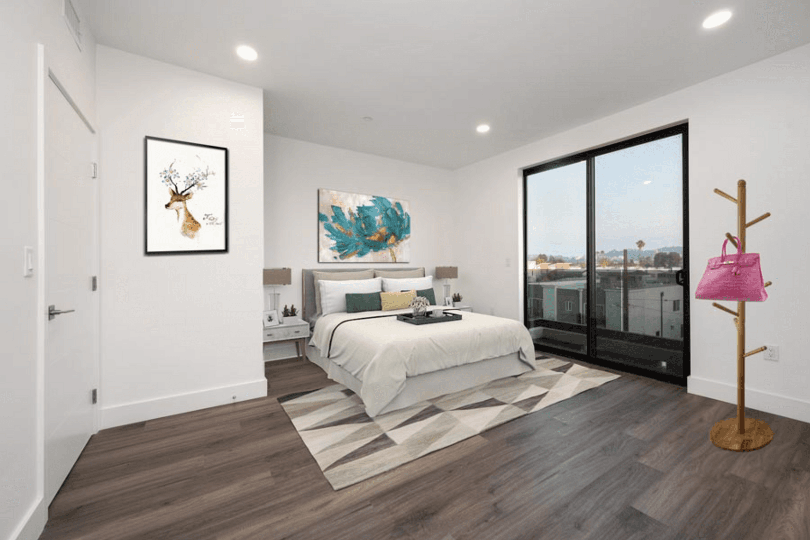 North Hollywood Apartment: 10947 Hartsook St.