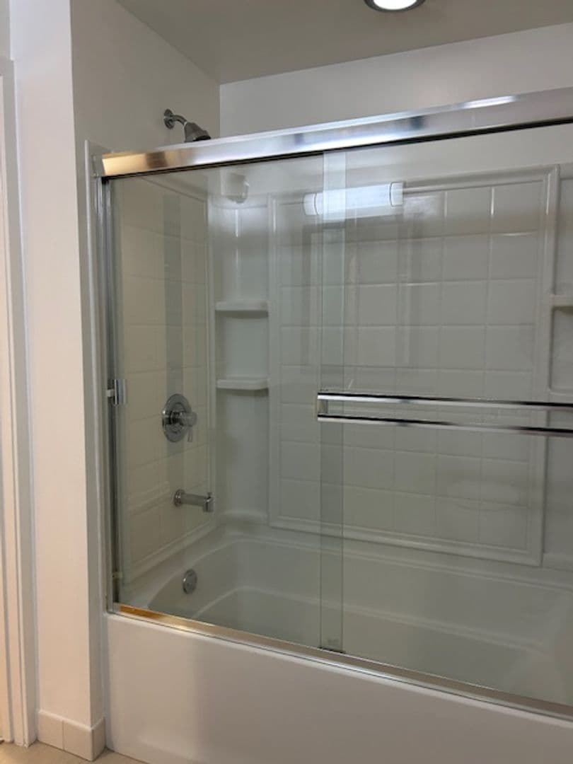 Los Angeles Apartment: 801 N Fairfax Ave