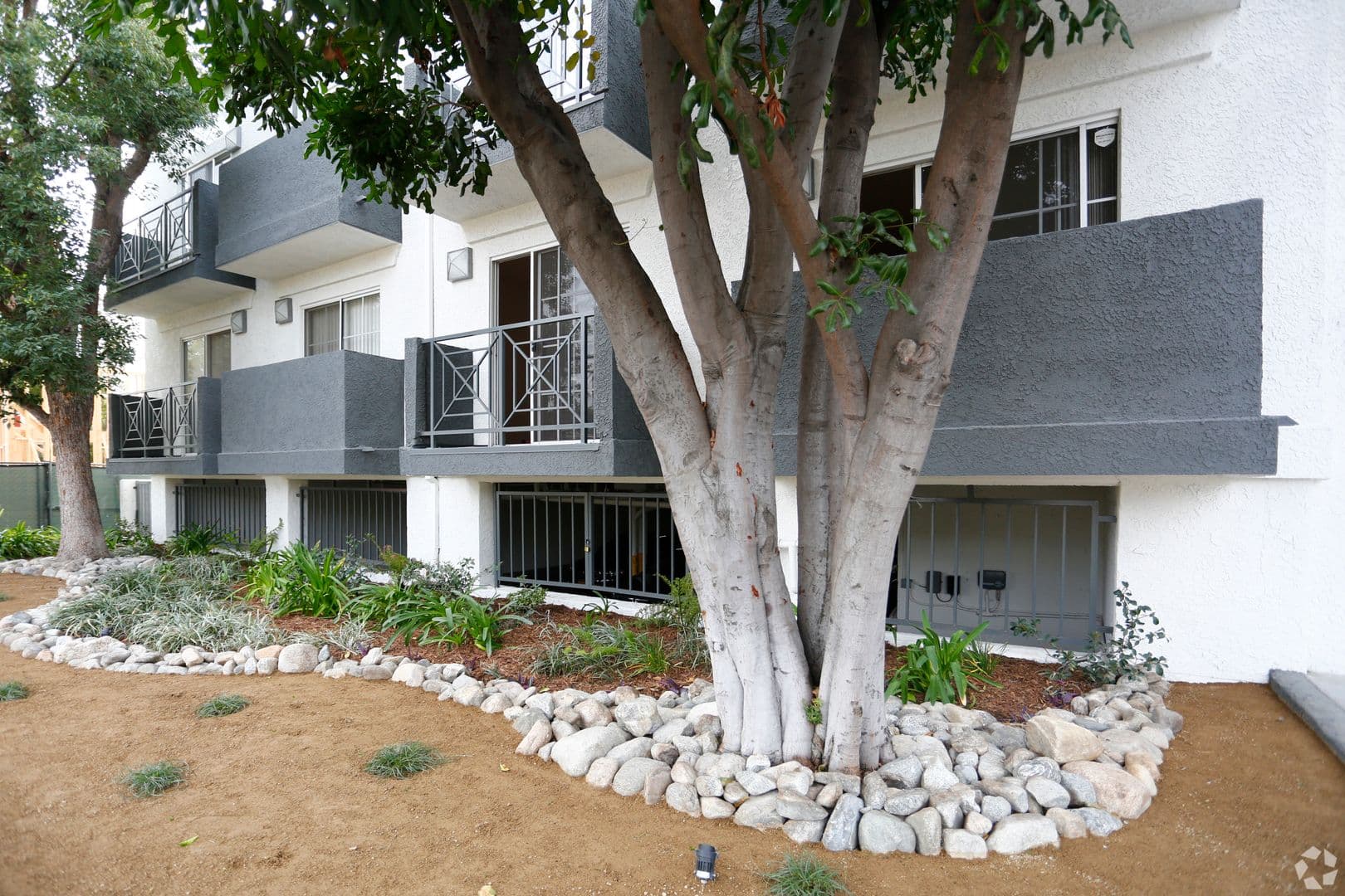 North Hollywood Apartment: 10930 Otsego St.