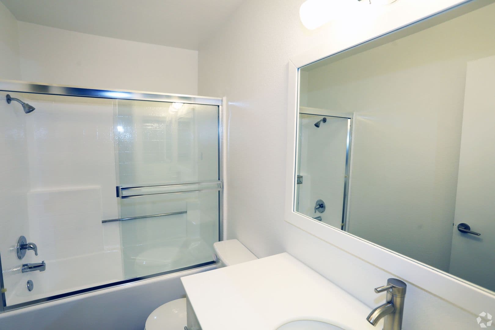North Hollywood Apartment: 10740 Blix St