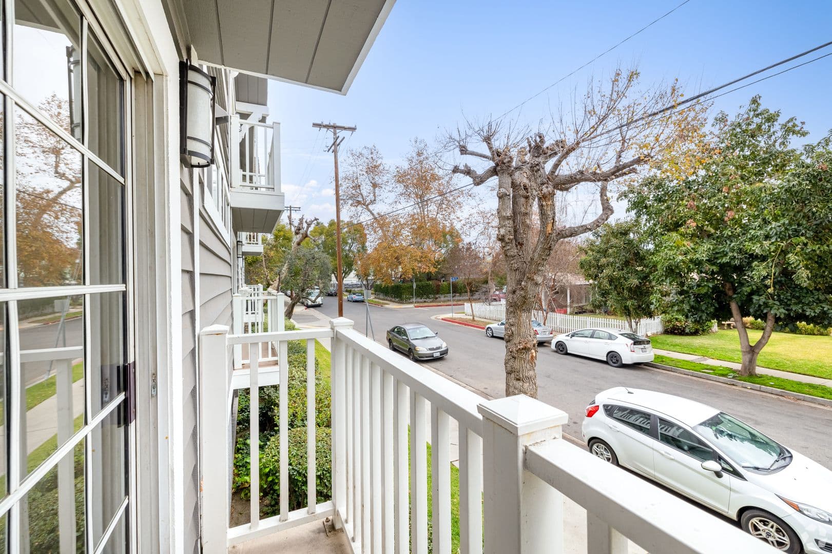 North Hollywood Apartment: 10740 Blix St