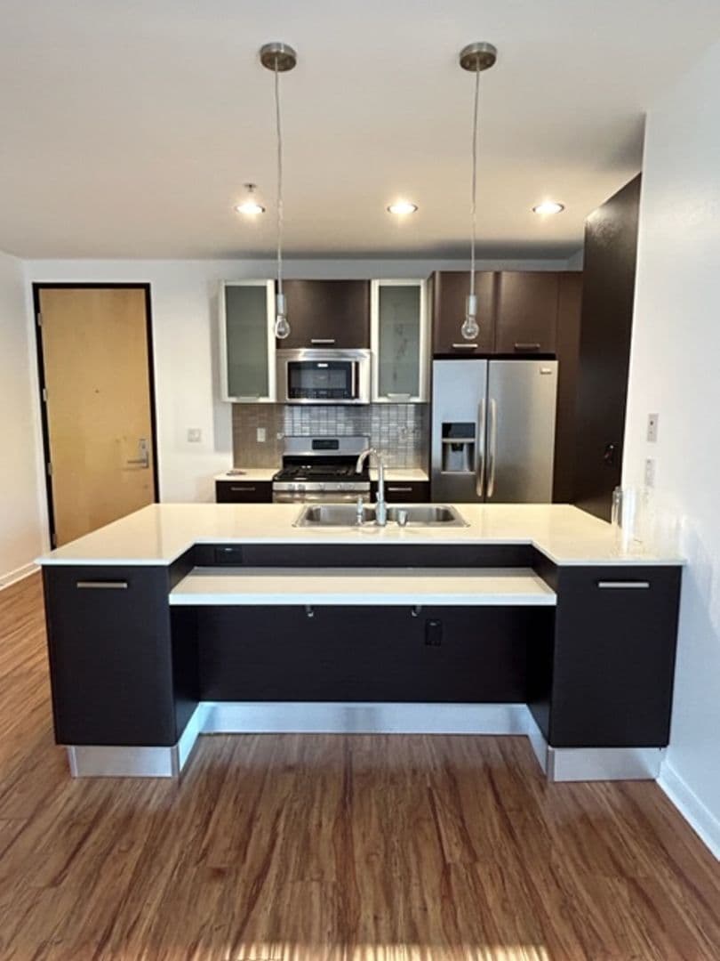 Los Angeles Apartment: 801 N Fairfax Ave