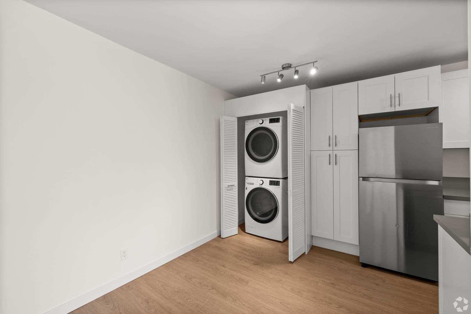 Burbank Apartment: 634 E. Harvard Rd