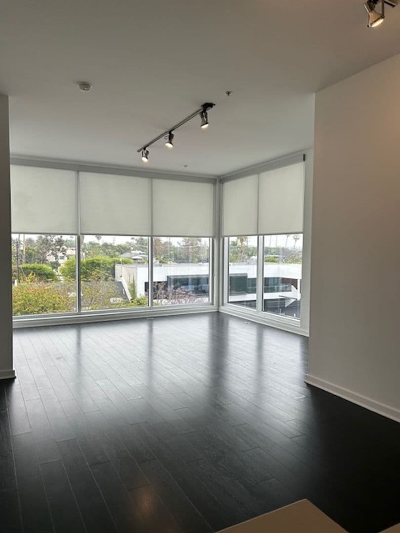 Los Angeles Apartment: 801 N Fairfax Ave