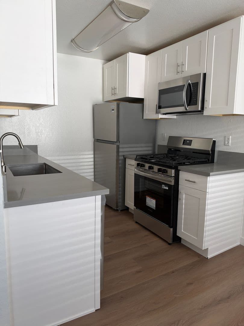 North Hollywood Apartment: 10930 Otsego St.