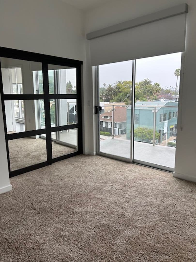Los Angeles Apartment: 801 N Fairfax Ave